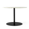 Harbour Column matbord, marble offwhite, ø105 cm, svart stativ^Audo Copenhagen Online
