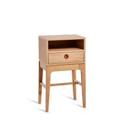 Sängbord-Mavis Höllviken höga ben sängbord, ek vitpigment