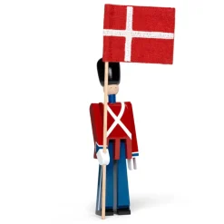Träfigurer-Kay Bojesen Denmark Kay Bojesen fanbärare med textilflagga mini, 18,5 cm